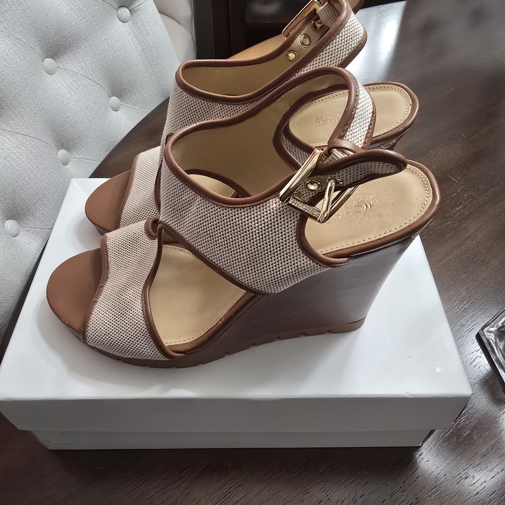 Elegant Women's Wedge Sandals - Cream and Brown - Picture 5 of 7